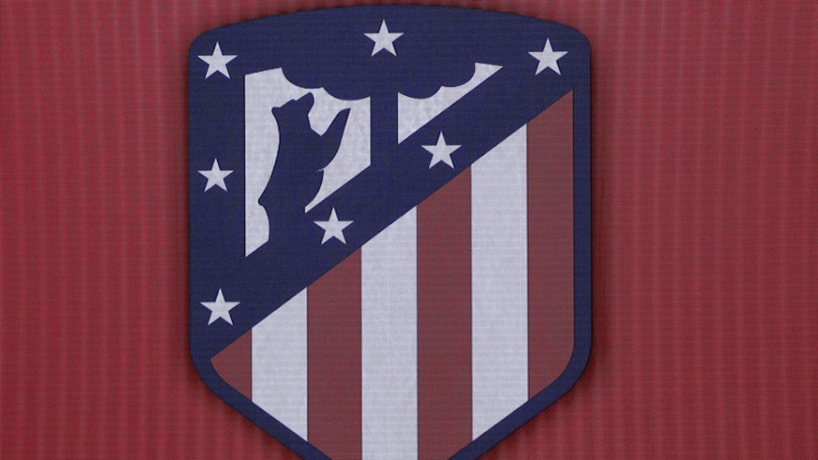 Foto: El nuevo escudo del Atlético de Madrid (Víctor Lerena/EFE).