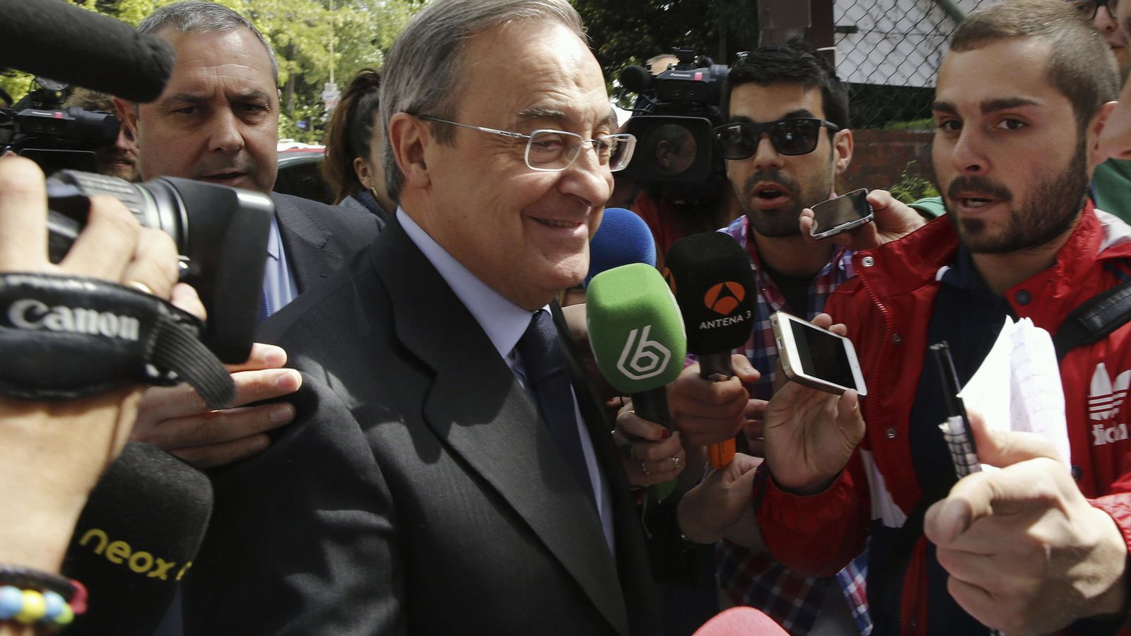 Foto: El presidente del Real Madrid, Florentino Pérez, a su llegada a la sede de la Liga de Fútbol Profesional. (EFE)