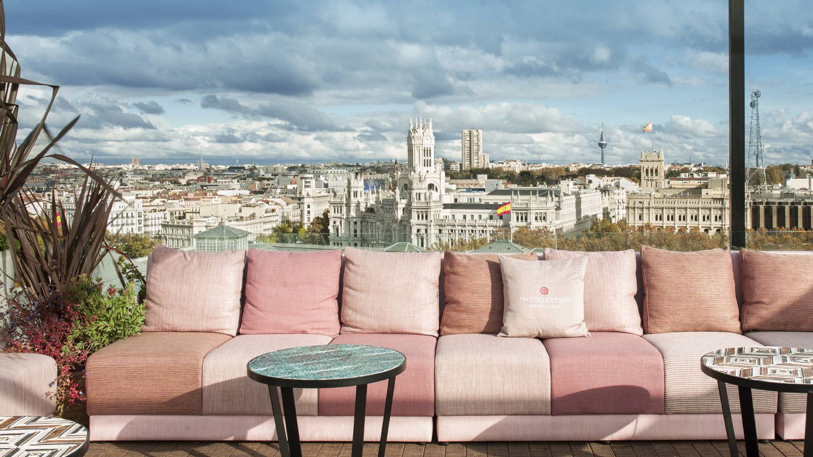 Foto: Una terraza con vistas. Para disfrutar del cielo de la capital en clave deco. (Foto: NH Collection Madrid Suecia)