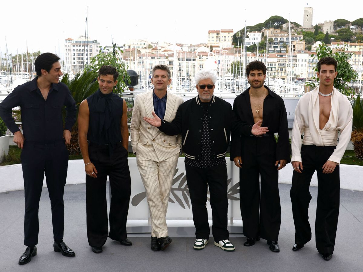 Foto: Almodóvar llega a Cannes. (Reuters/Gonzalo Fuentes)
