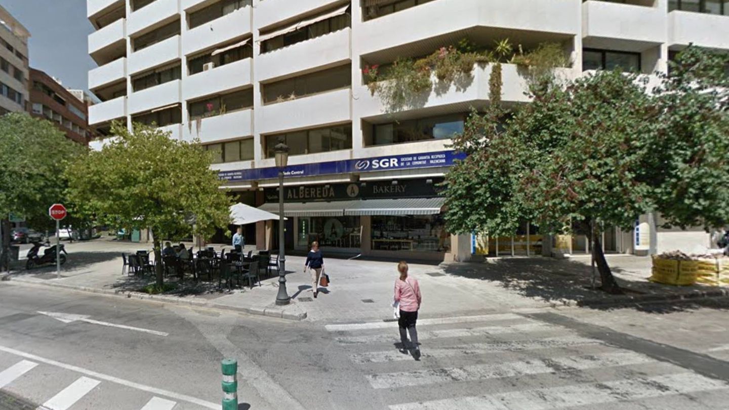 La antigua sede de la SGR valenciana, que también ha sido vendida. (Google)