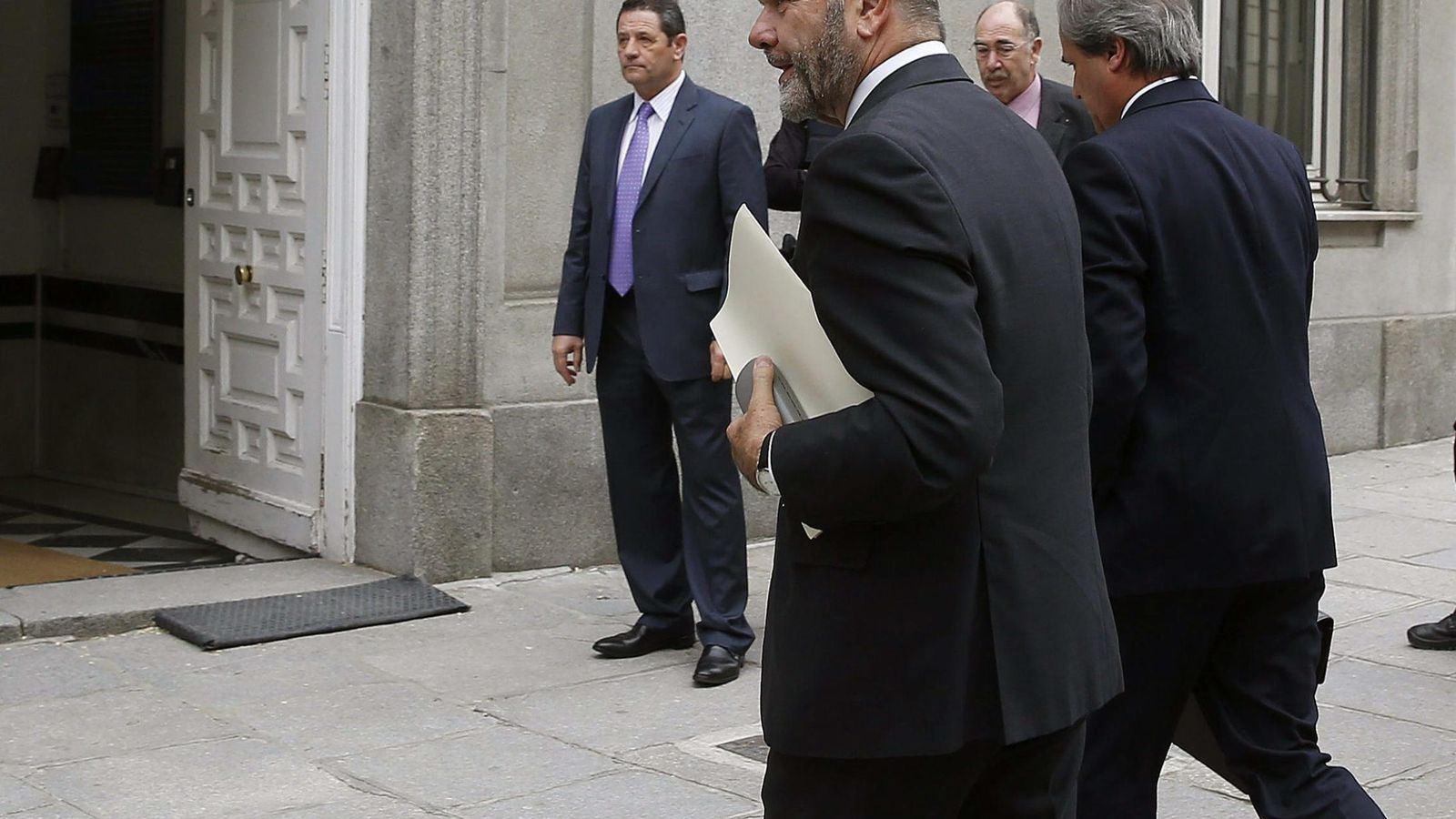 Foto: El expresidente de la Junta de Andalucía Manuel Chaves llega al Tribunal Supremo en la mañana del martes. (EFE)