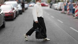 Radiografía de las nuevas zapatillas tendencia en el street style: silueta 'slim' y una imagen retro de los 70 