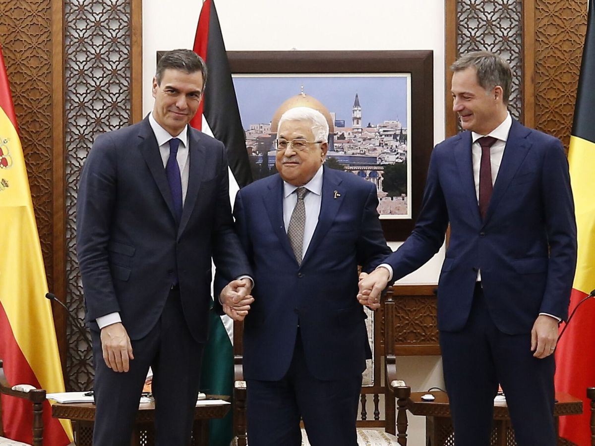 Foto: El presidente palestino, Mahmud Abás (c), se reúne con el presidente del Gobierno, Pedro Sánchez (i), y el primer ministro belga, Alexander de Croo. (EFE/EPA/Pool/Alaa Badarneh)