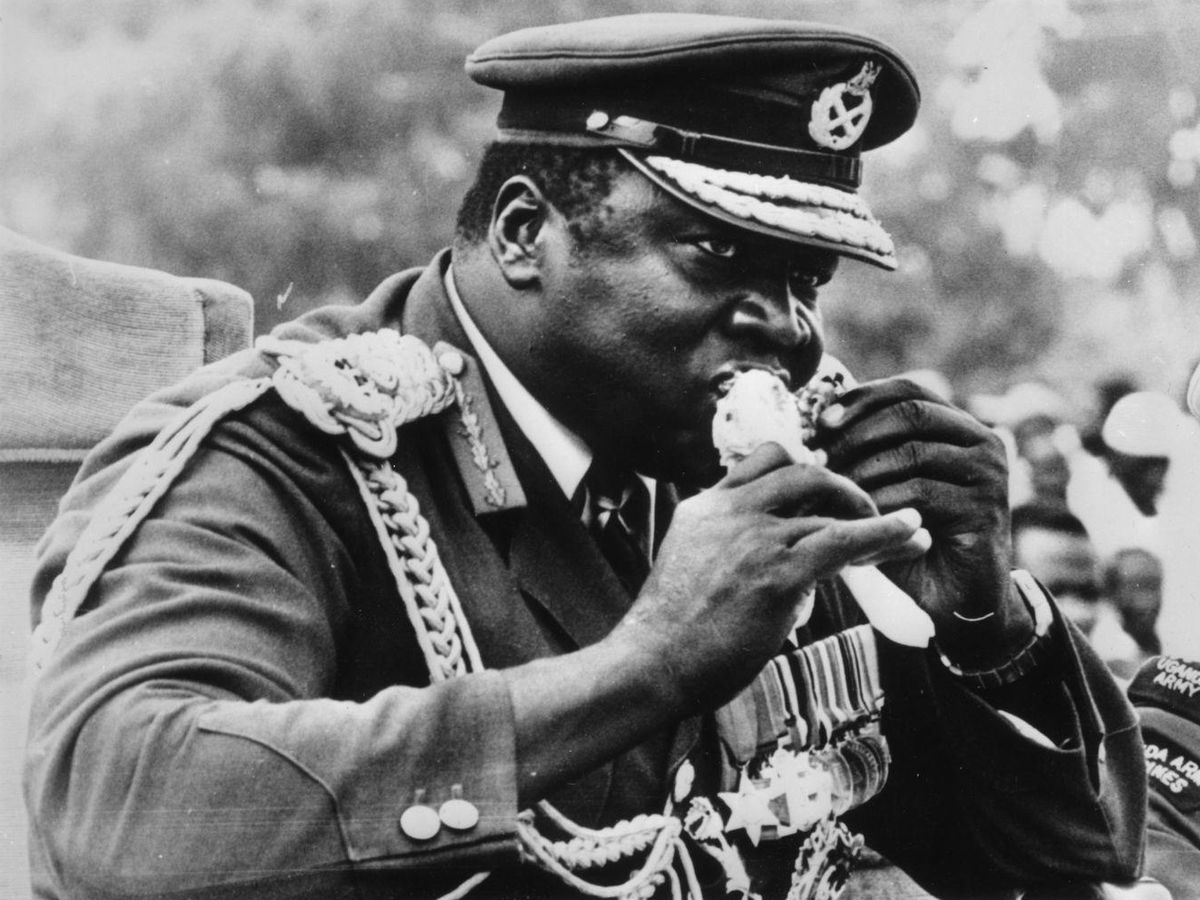 Foto: Idi Amin en pleno almuerzo