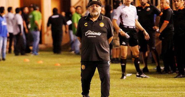 Foto: Maradona, ejercienco como entrenador del Dorados (Reuters/Jorge Luis Plata)