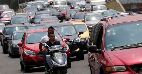 Foto: Vehículos en Ciudad de México. (Reuters)