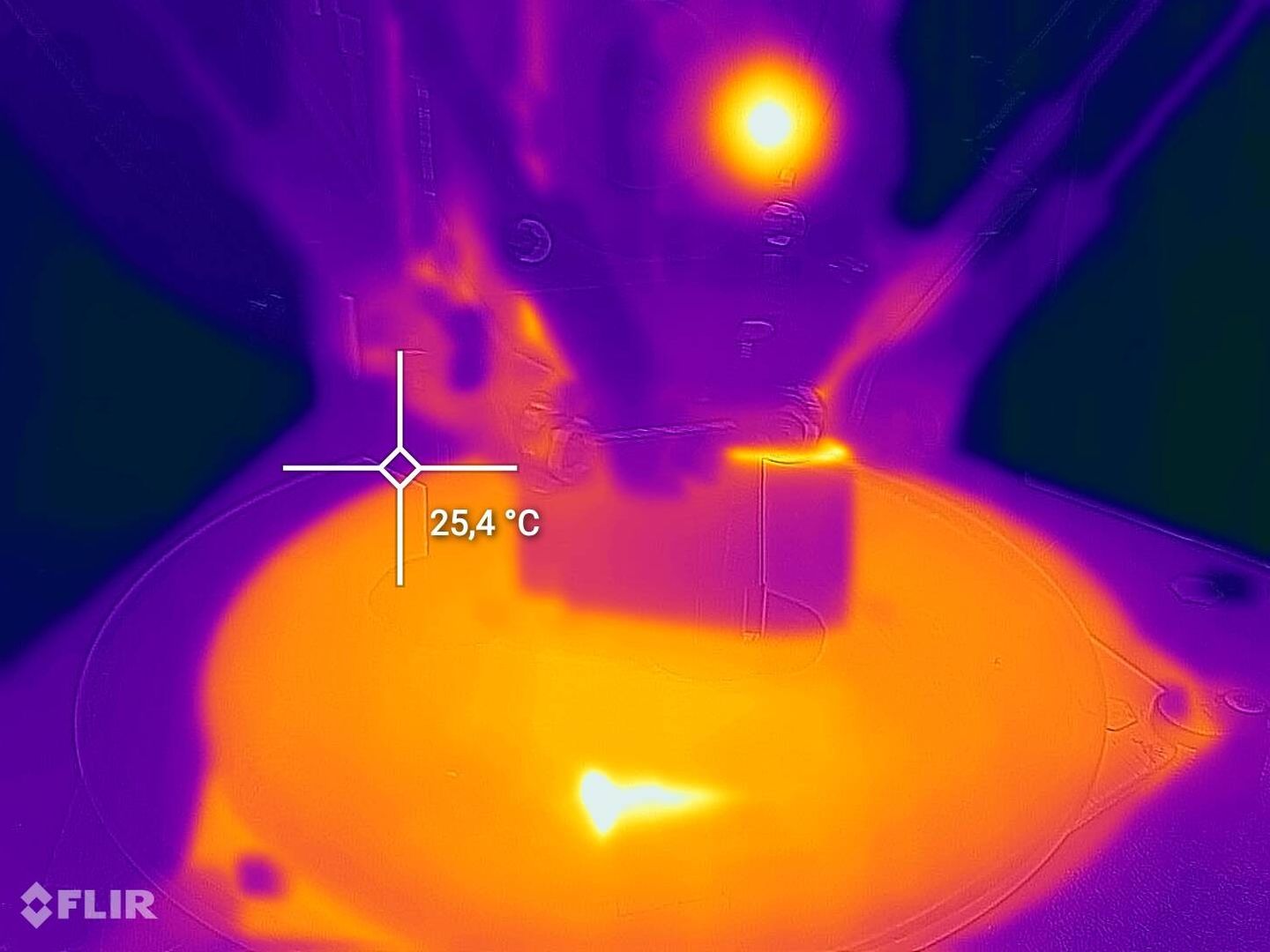 Una cámara térmica muestra rápidamente los puntos calientes.