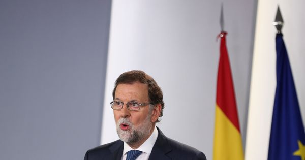 Foto: El presidente del Gobierno, Mariano Rajoy, comunica la decisión de impugnar todas las decisiones relacionadas con el referéndum. (EFE)