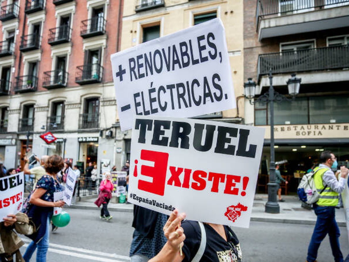 Foto: Manifestación contra las eléctricas. (EFE)