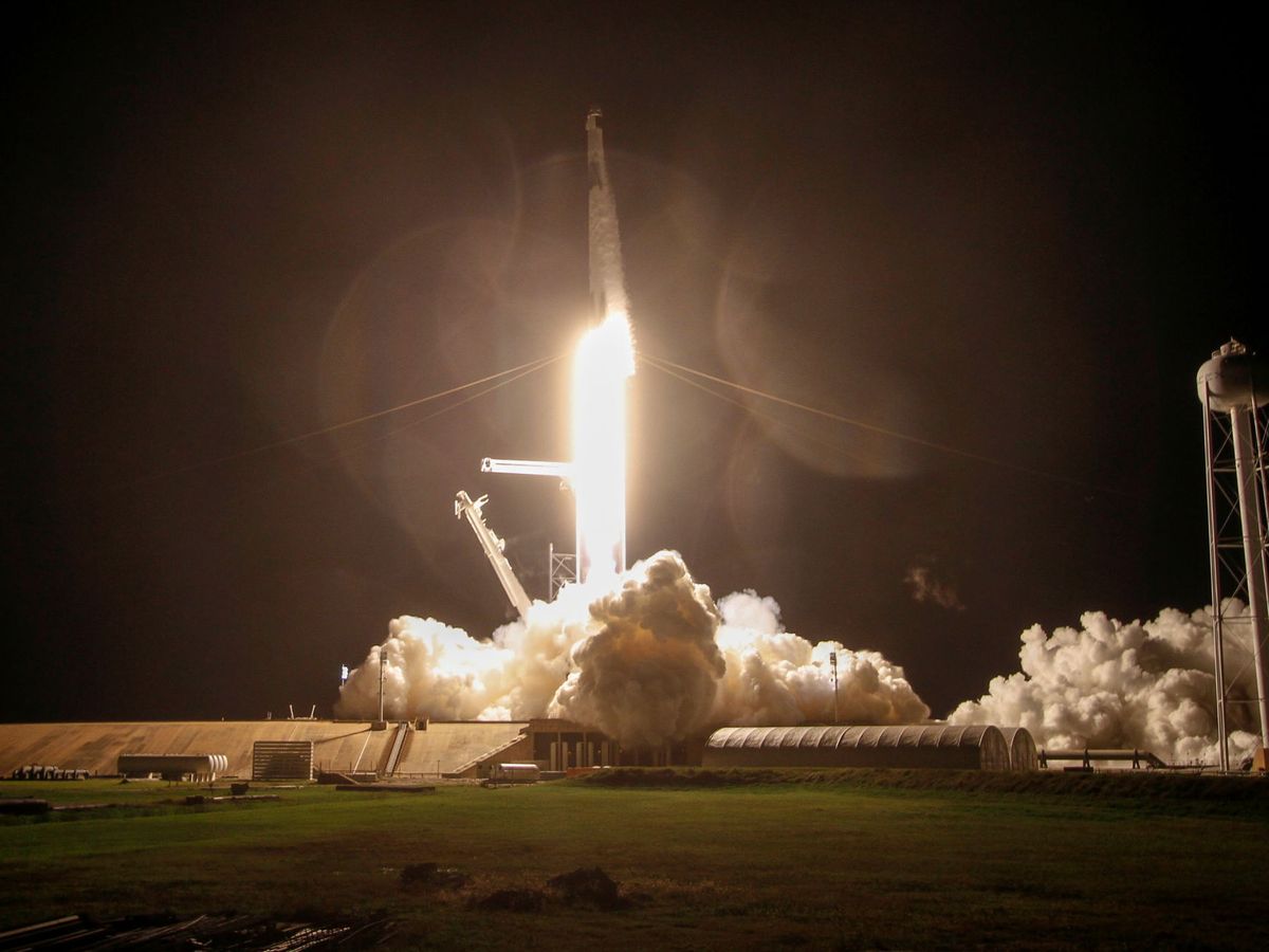 Foto: El cohete de SpaceX con la cápsula despega del Centro Espacial Kennedy el pasado 15 de noviembre. (Reuters)