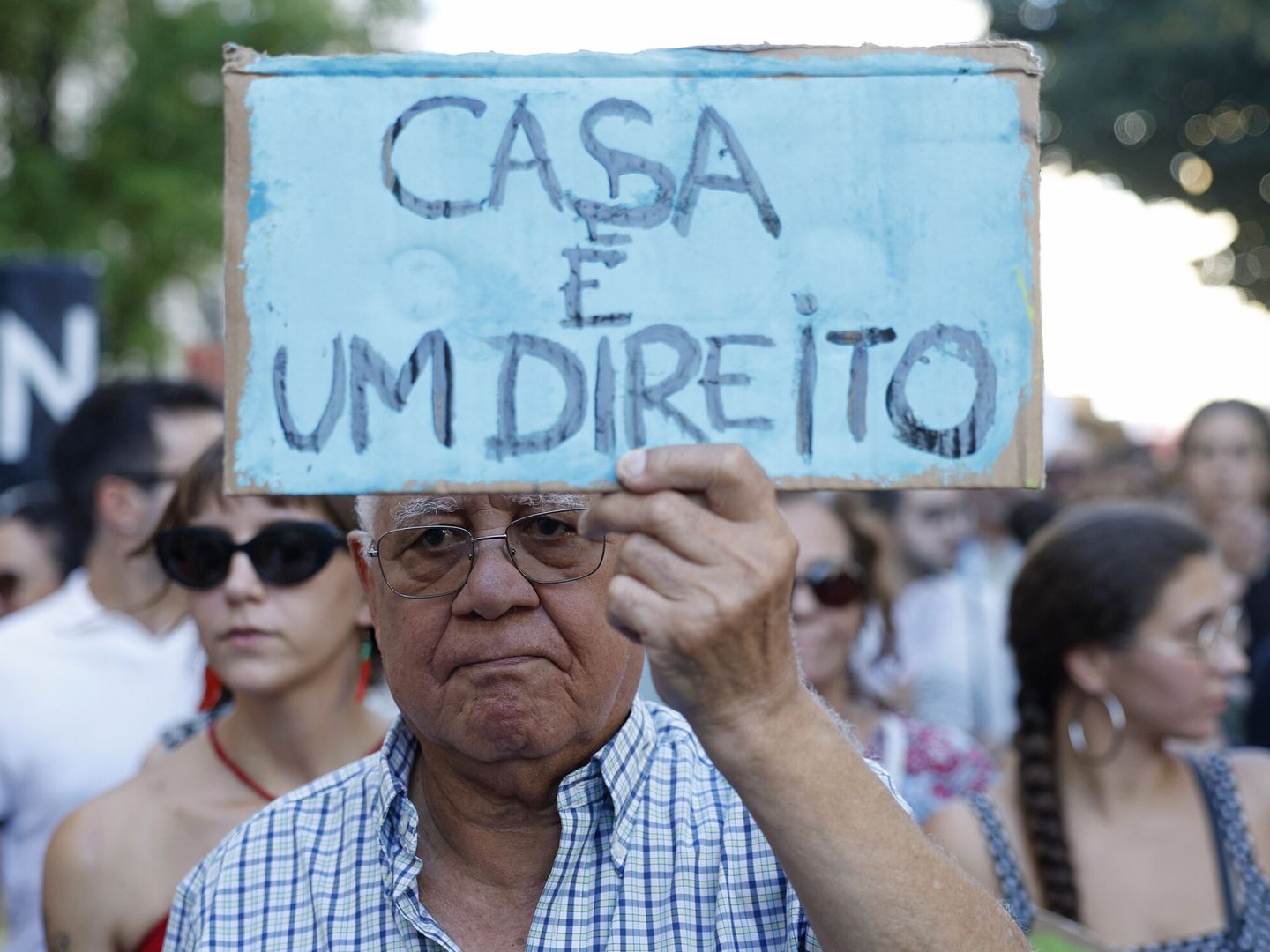 Manifestación por el derecho a la vivienda ayer, en Lisboa. (Reuters)