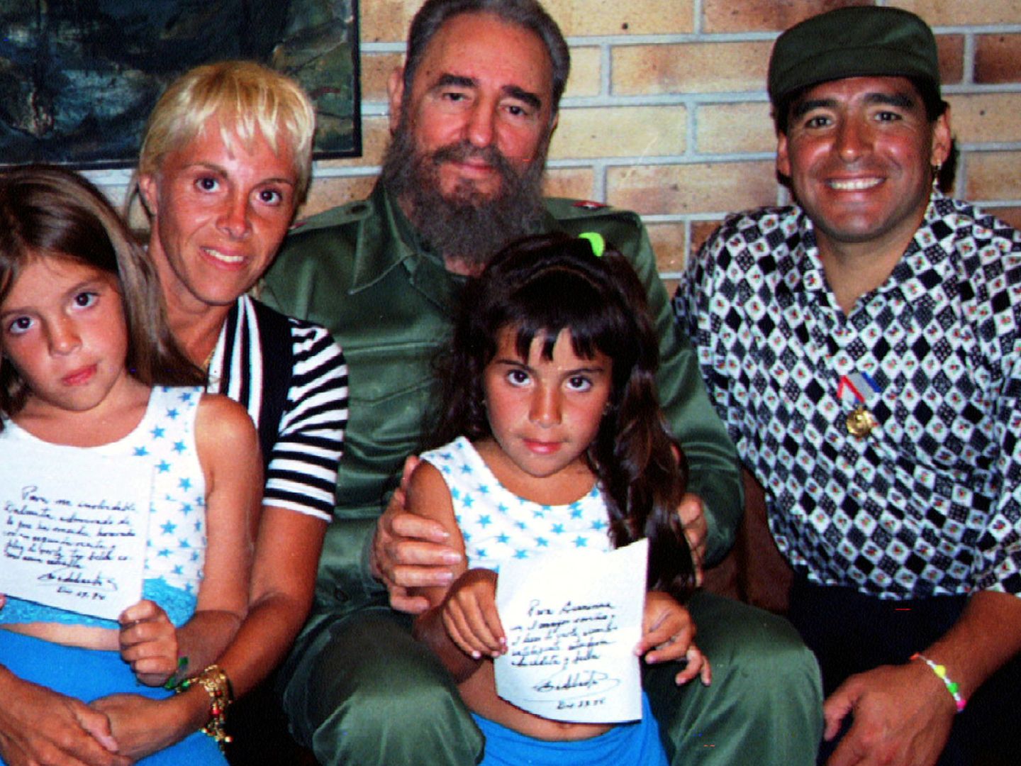 Maradona, su exmujer, Claudia, y las dos hijas del matrimonio, en compañía de Fidel Castro. (Reuters)