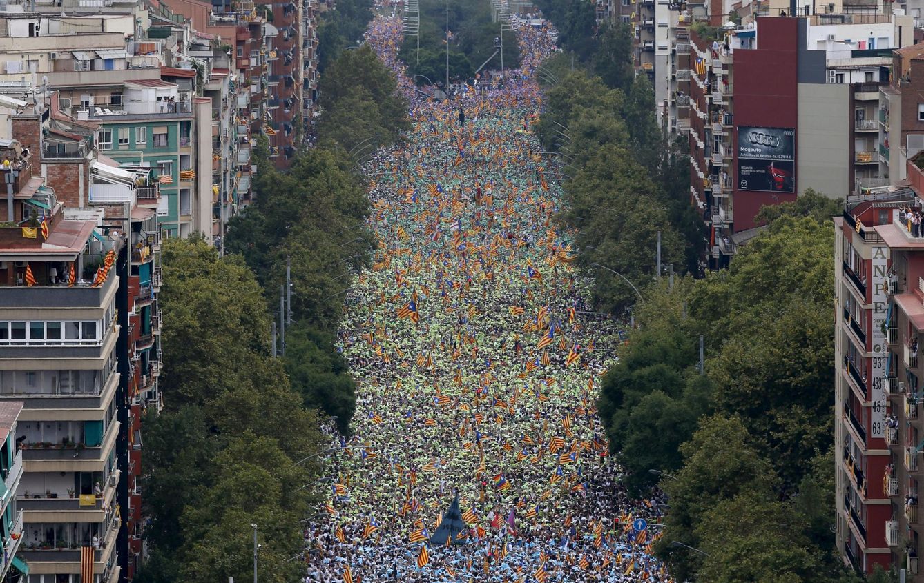 Manifestantes a favor de la independencia en la Diada de Cataluña. (Reuters)