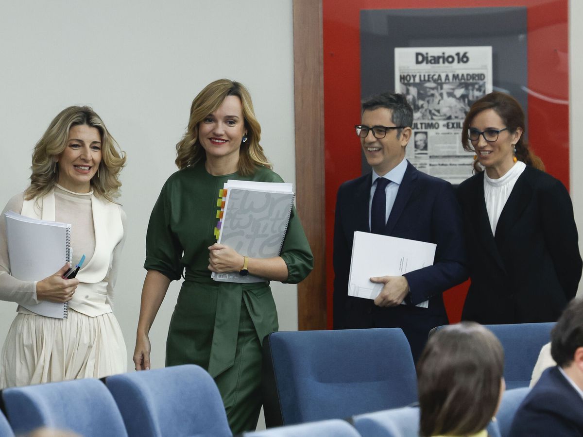 Foto: Yolanda Díaz, Pilar Alegría, Félix Bolaños y Mónica García, tras el Consejo de Ministros. (EFE/J. J. Guillén)
