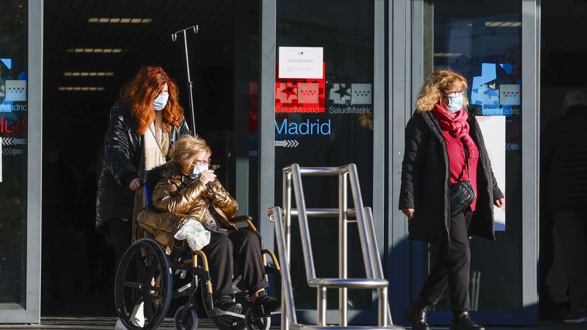 Ayuso recurre el uso de la mascarilla impuesto por Sanidad aunque ya no es obligatorio en Madrid 