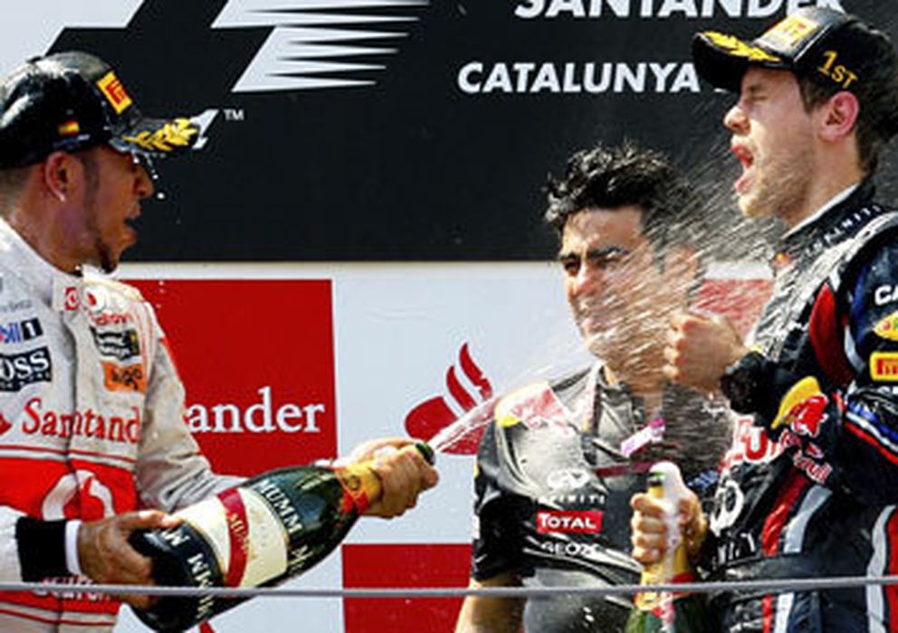 Foto: Vettel y Hamilton celebran su primer y segundo puesto, respectivamente, en el Gran Premio de España