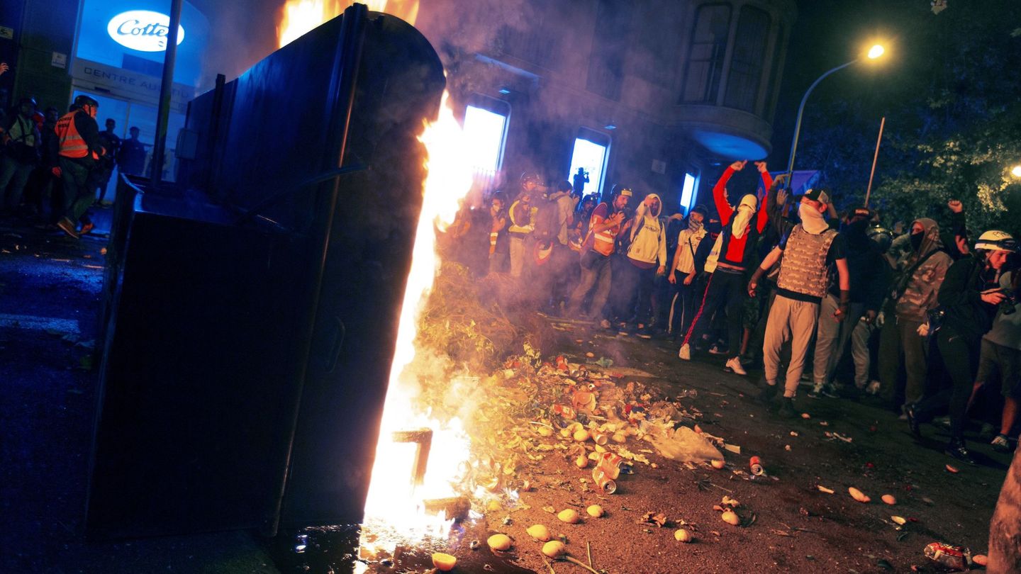 Actos vandálicos protagonizados por los radicales independentistas durante las protestas de octubre de 2019. (EFE)