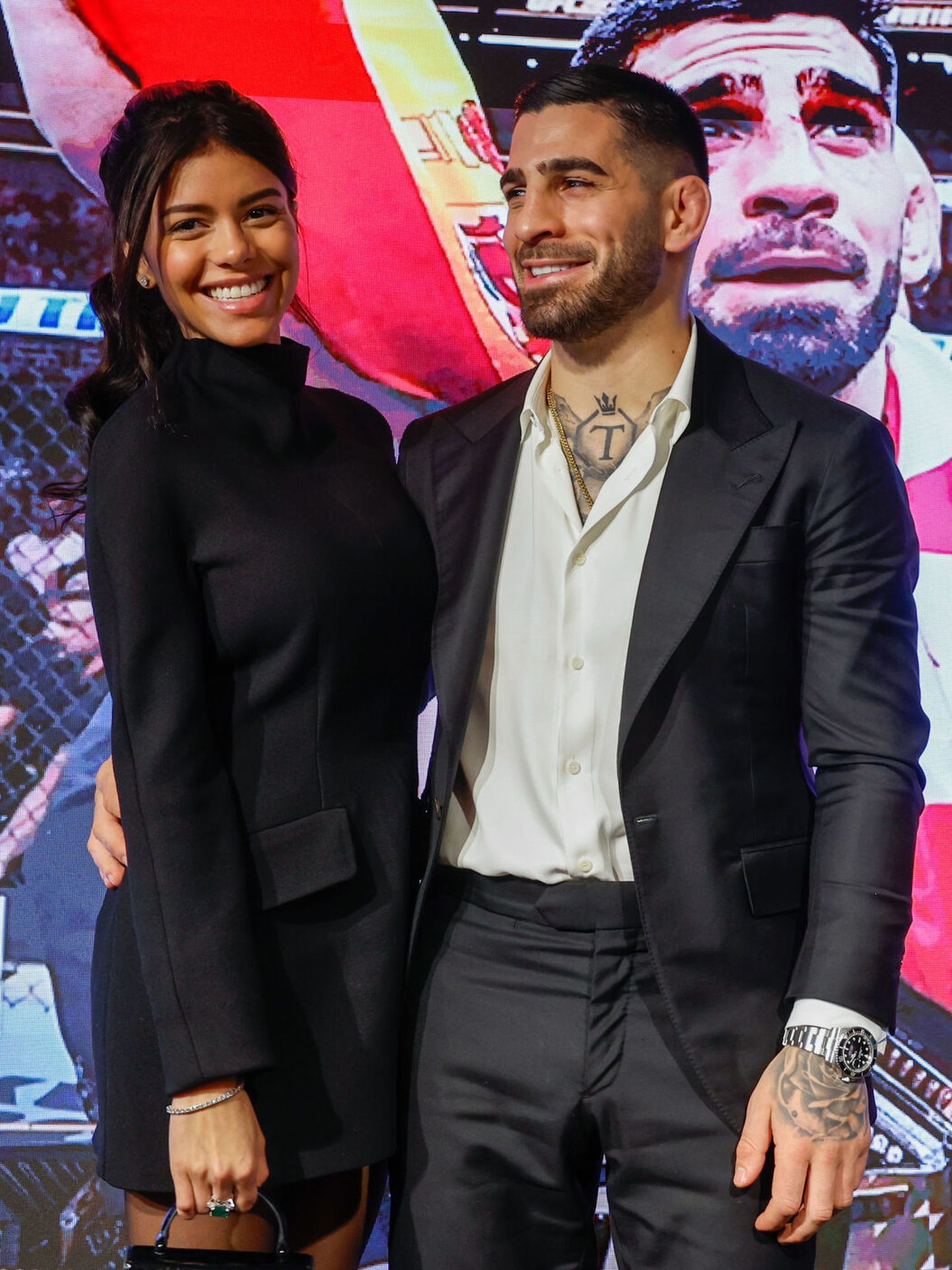 El luchador Ilia Topuria y su novia, la empresaria venezolana Giorgina Uzcategui. (EFE)