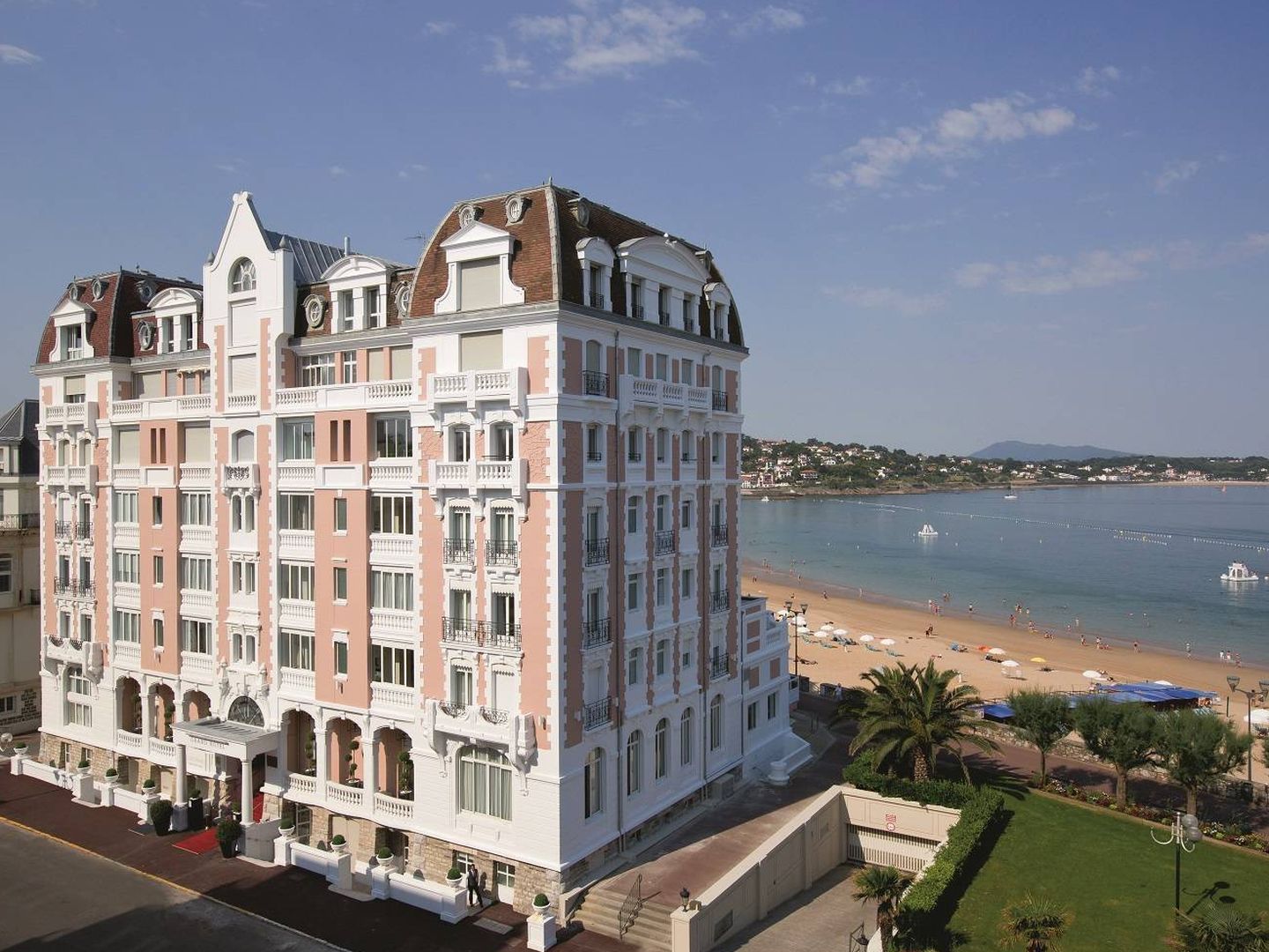 El Grand Hôtel, soberbio frente al mar de San Juan de Luz.