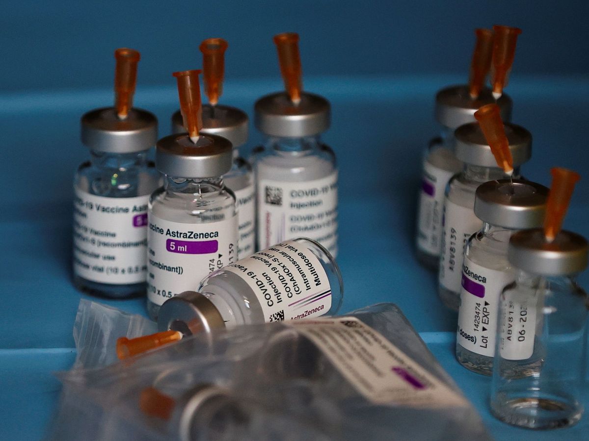 Foto: Viales de AstraZeneca listos para ser inoculados. (EFE)