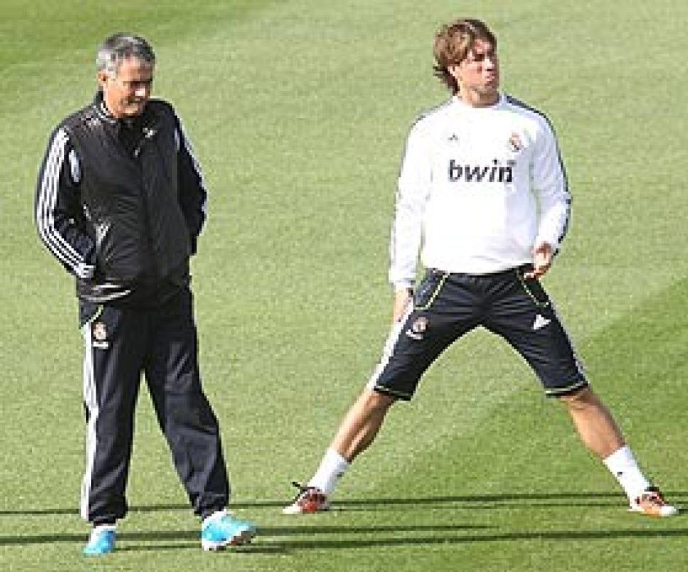 Foto: El Real Madrid no hace oficial la renovación de Ramos para evitar el enfado de Mourinho