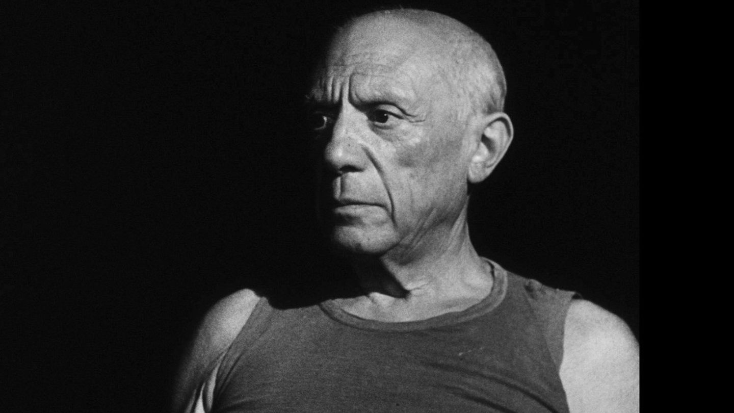 Fotograma cedido por Film Forum donde aparece el pintor español Pablo Picasso en un momento del documental 'El misterio de Picasso'. (EFE)