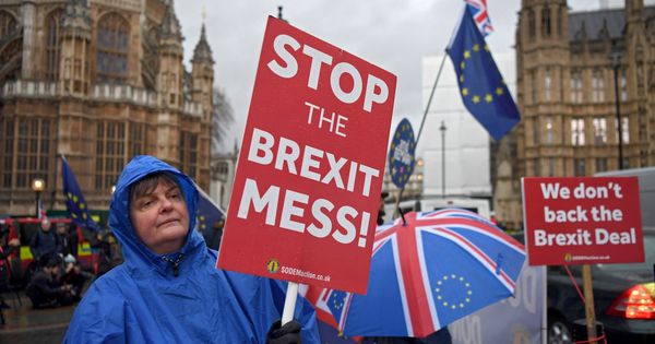 Foto: Manifestantes en contra del Brexit, frente al Parlamento británico, el 16 de enero de 2019. (Reuters)