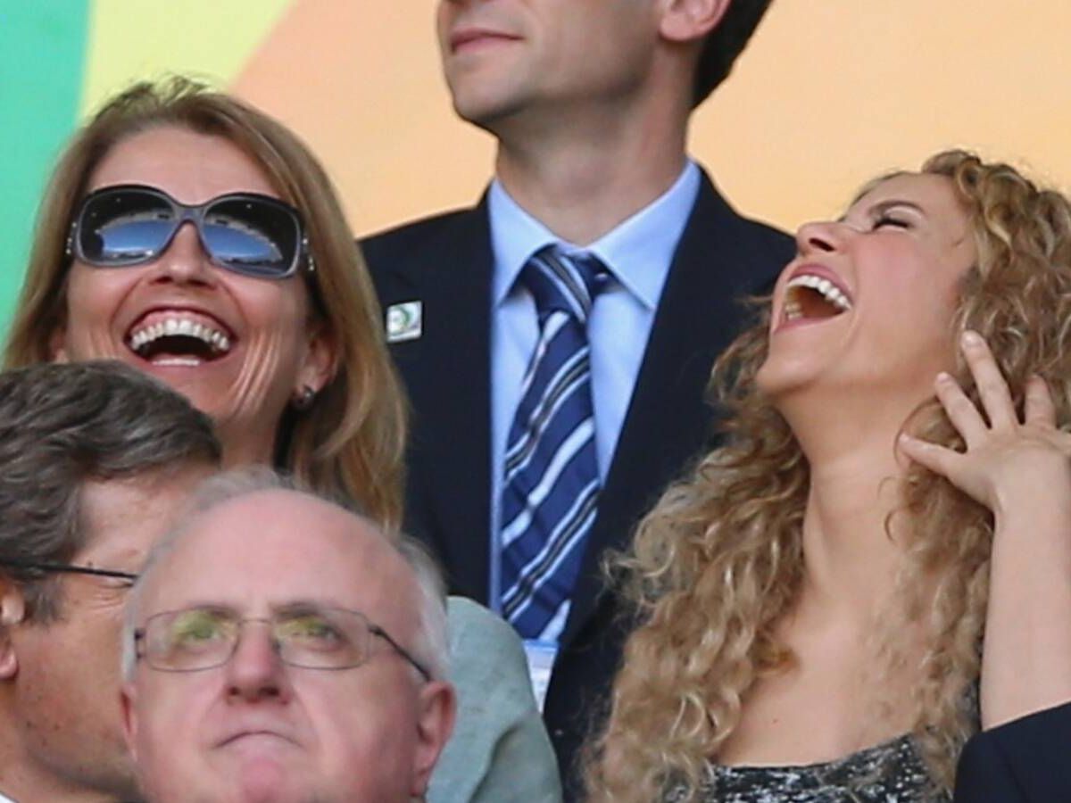 Foto: Shakira y su exsuegra, Montserrat Bernabéu, riéndose juntas en una imagen de archivo. (Getty)