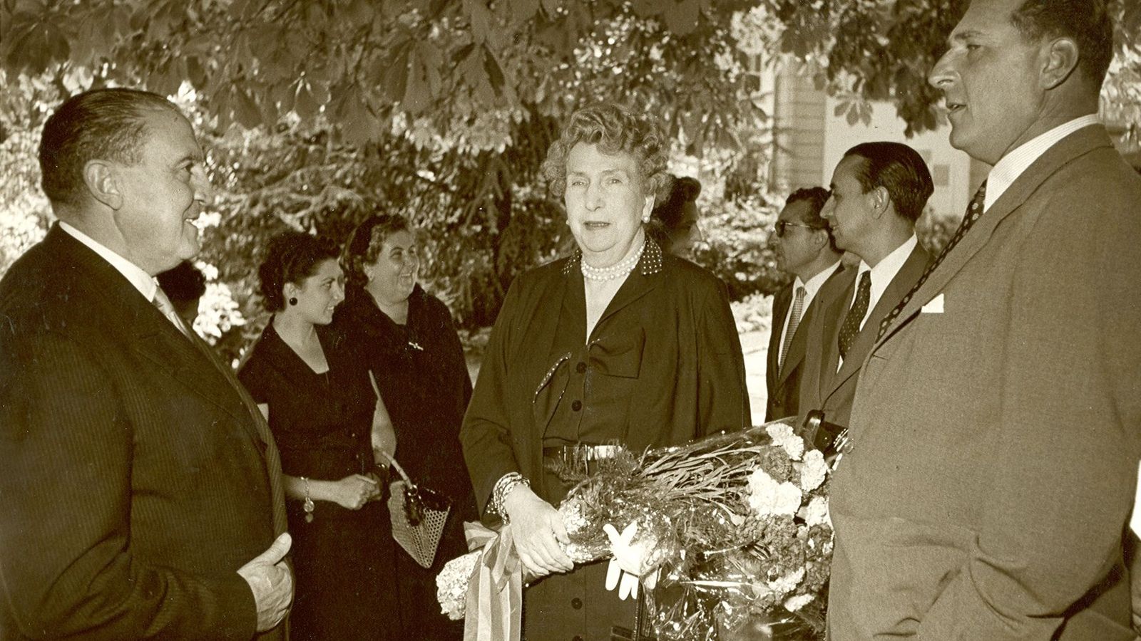 Foto: Santiago Bernabéu, con don Juan de Borbón y su madre, doña Victoria Eugenia. 