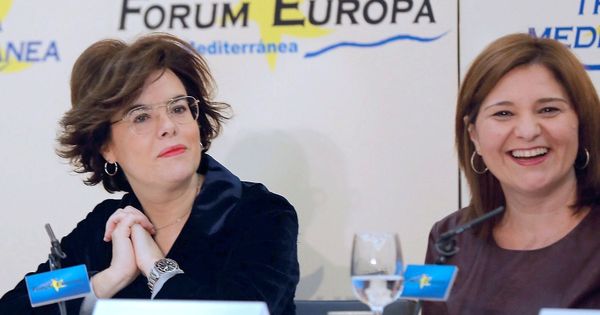 Foto: Sáenz de Santamaría acompañó a Isabel Bonig en la presentación de su proyecto político en Valencia. Cospedal no estuvo. (EFE)