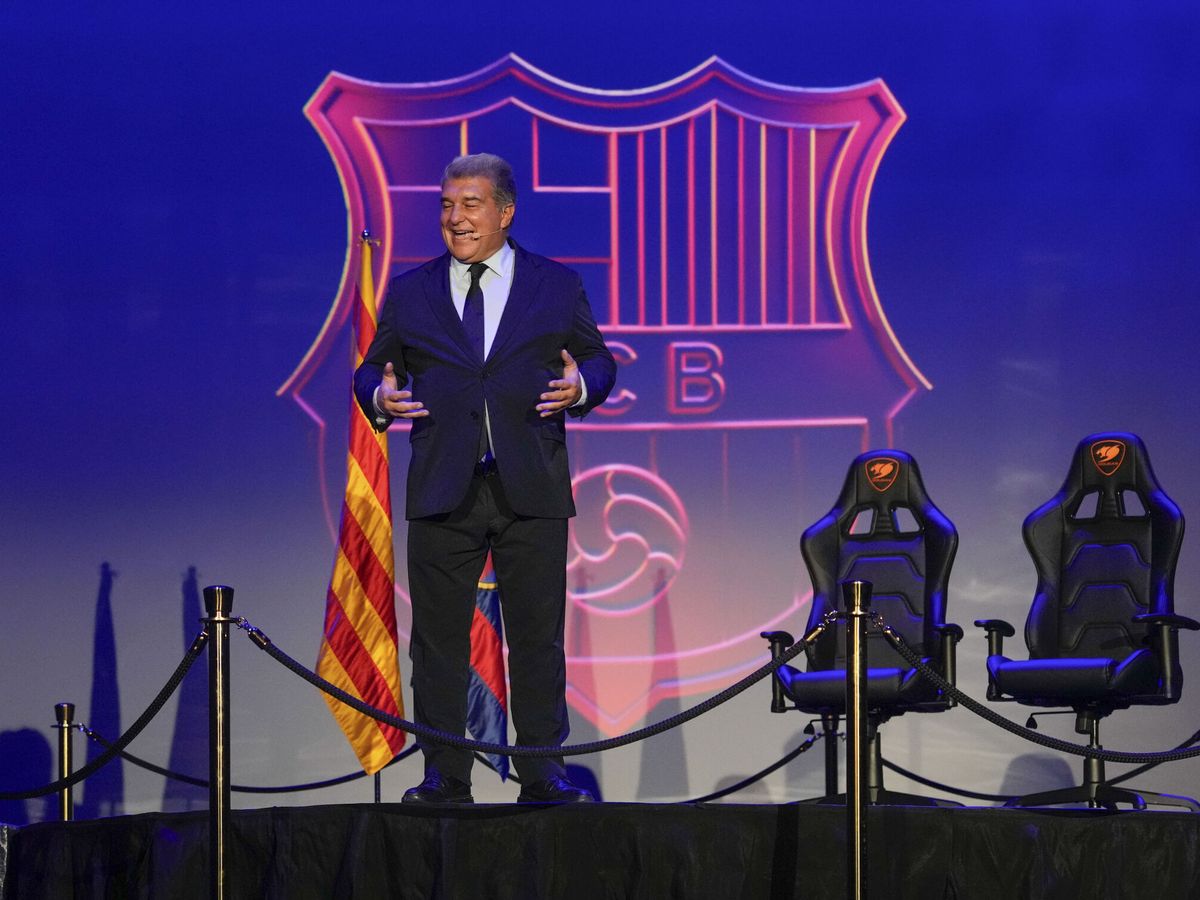 Foto: El presidente del FC Barcelona, Joan Laporta, asiste a la presentación de la plataforma Barça Games el 8 de noviembre en Barcelona. (EFE/Enric Fontcuberta)