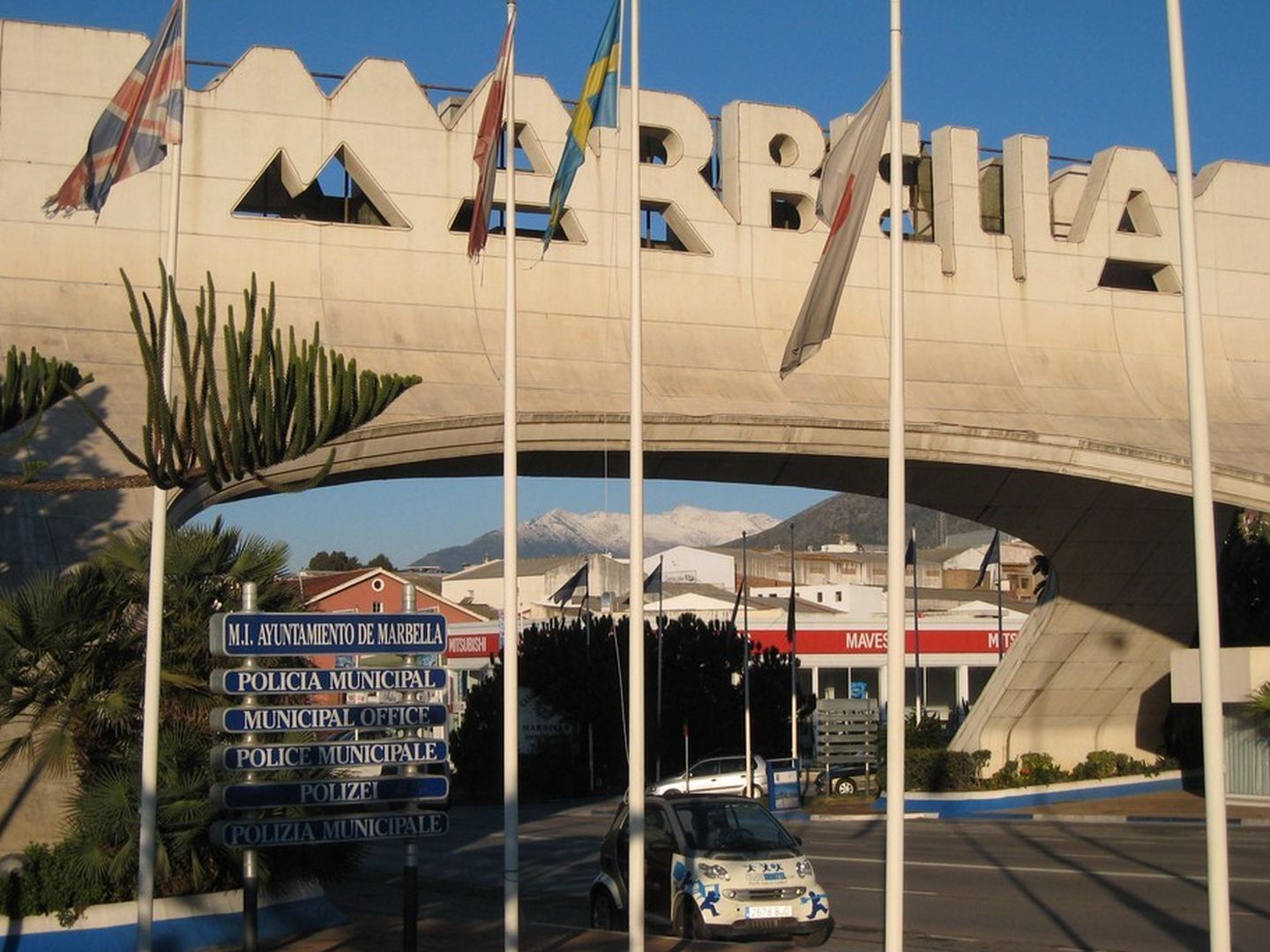 Imagen del arco de Marbella. (EFE)