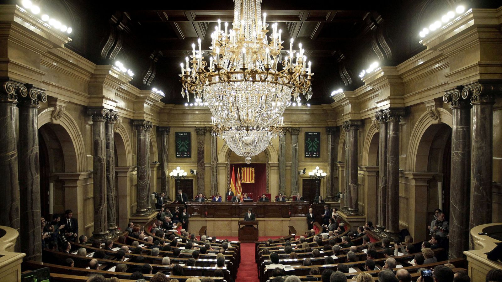 Foto: Imagen de un pleno en el Parlament de Catalunya. (EFE)
