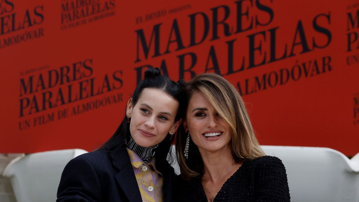 Penélope Cruz y Milena Smit presumen de estilos paralelos para Netflix