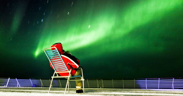 Foto: Observando las auroras boreales desde Kirkenes a Tromsø. (Foto: Hurtigruten)