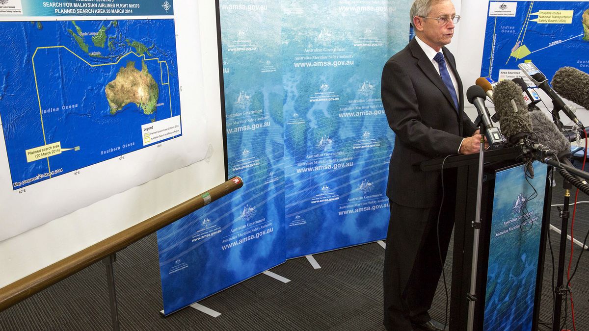 Australia encuentra en el Índico objetos que pueden pertenecer al avión desaparecido