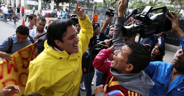 Foto: Carlos Paparoni, diputado de la MUD, discute con un simpatizante de Nicolás Maduro durante una protesta en Caracas (Reuters).