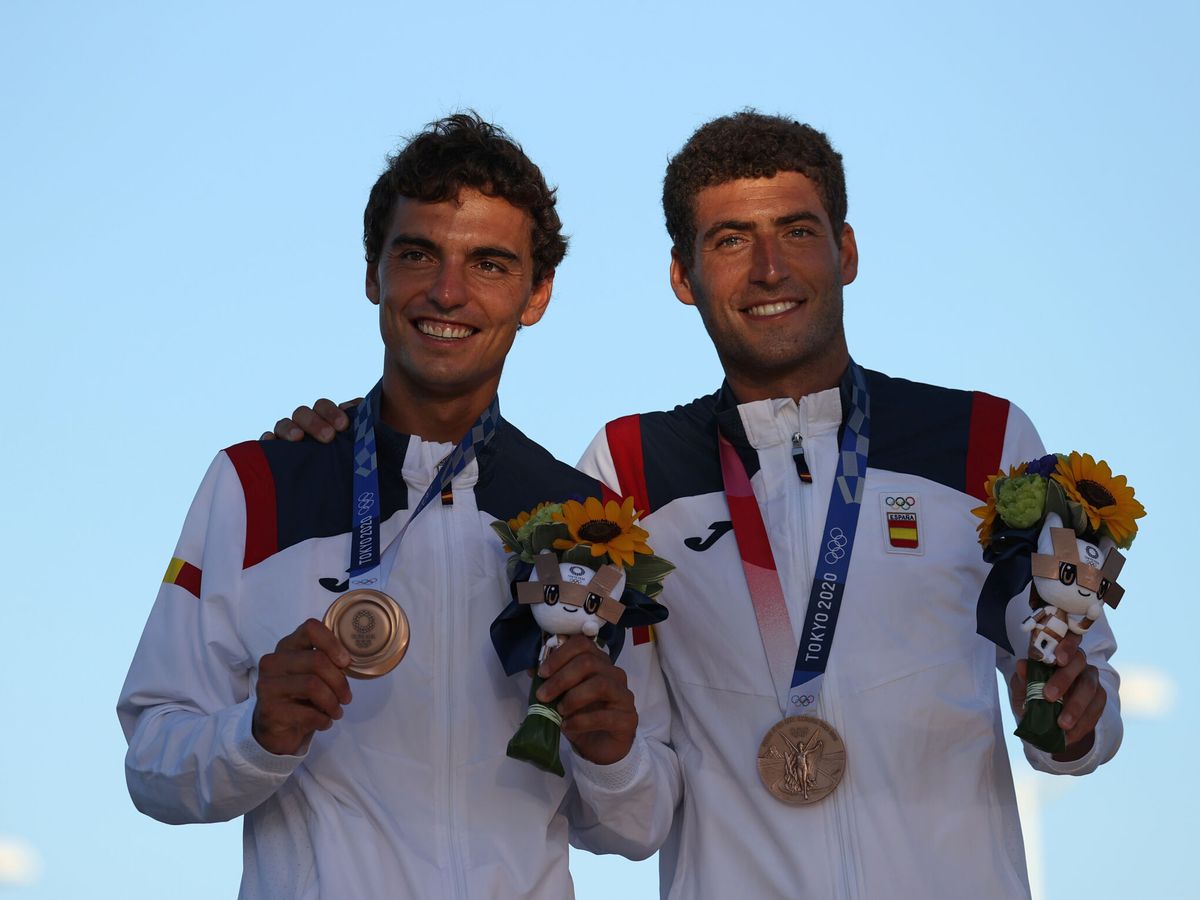 Foto: Xammar y Rodríguez posan con las medallas. (Reuters)