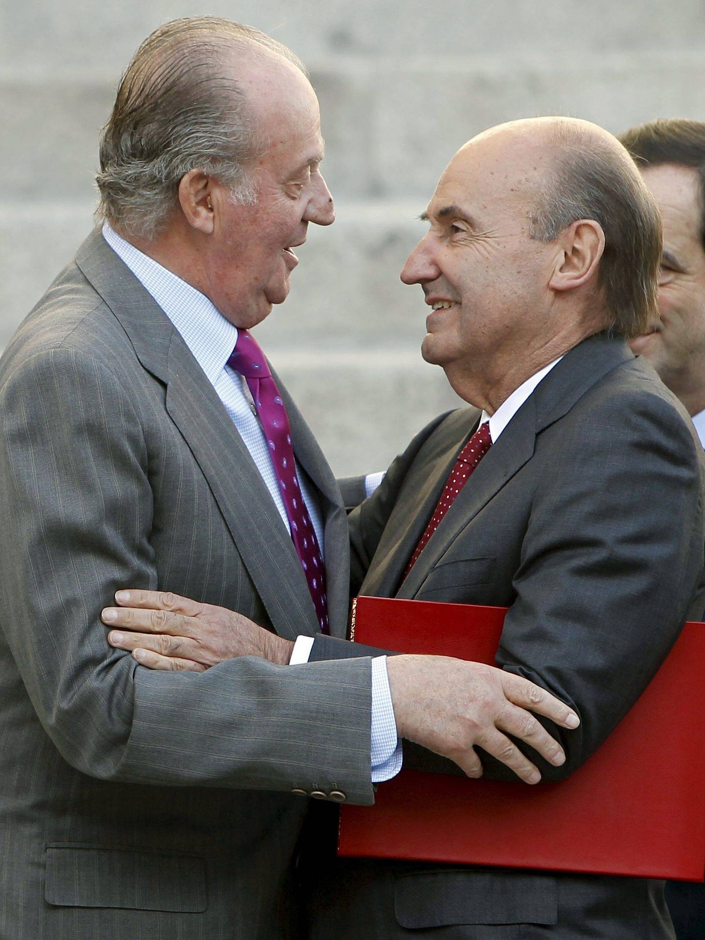 Juan Carlos I y Miquel Roca, en el Congreso. (EFE)