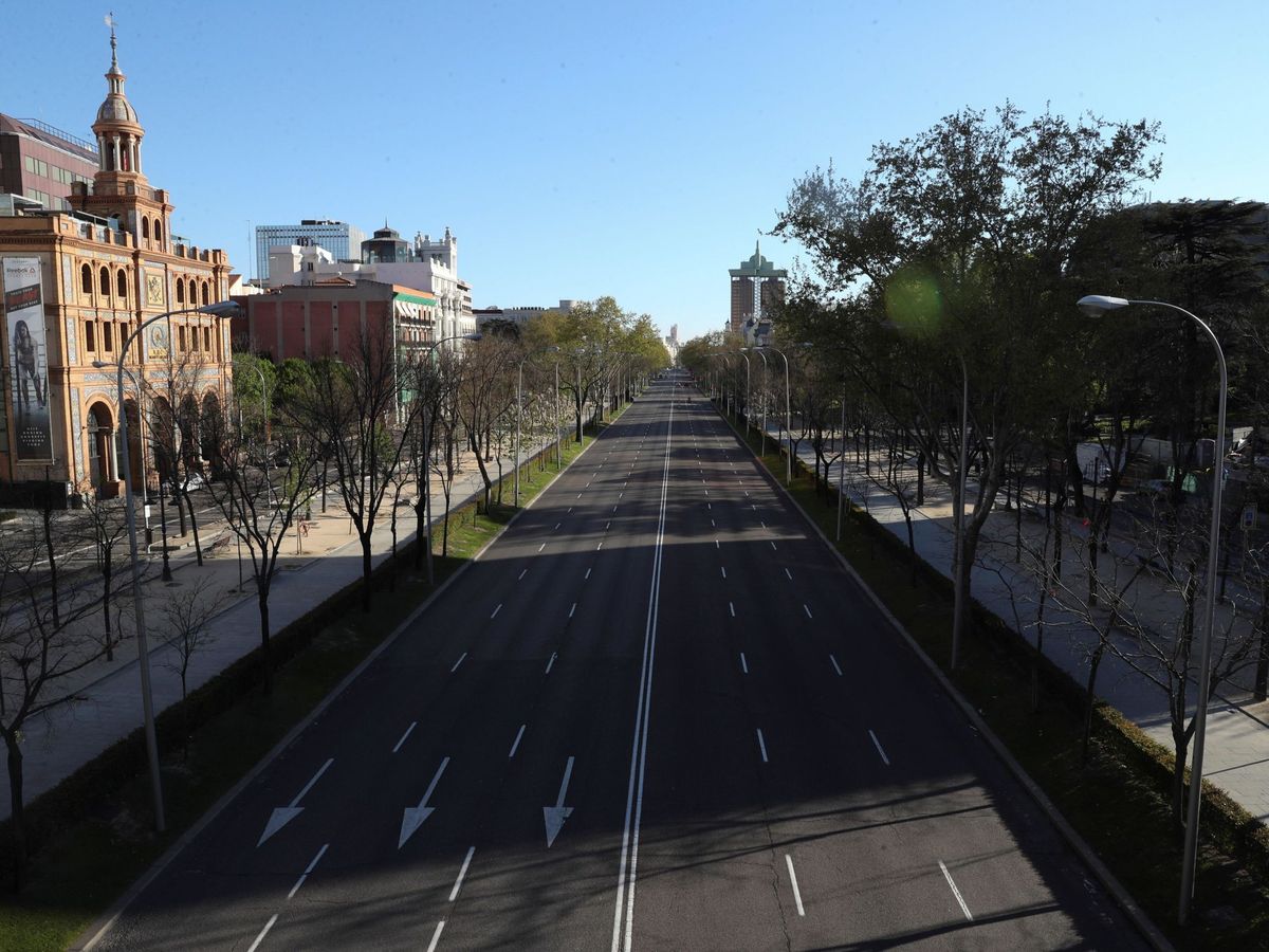 Foto: Vista del Paseo de la Castellana, en Madrid, durante el primer confinamiento. (EFE)