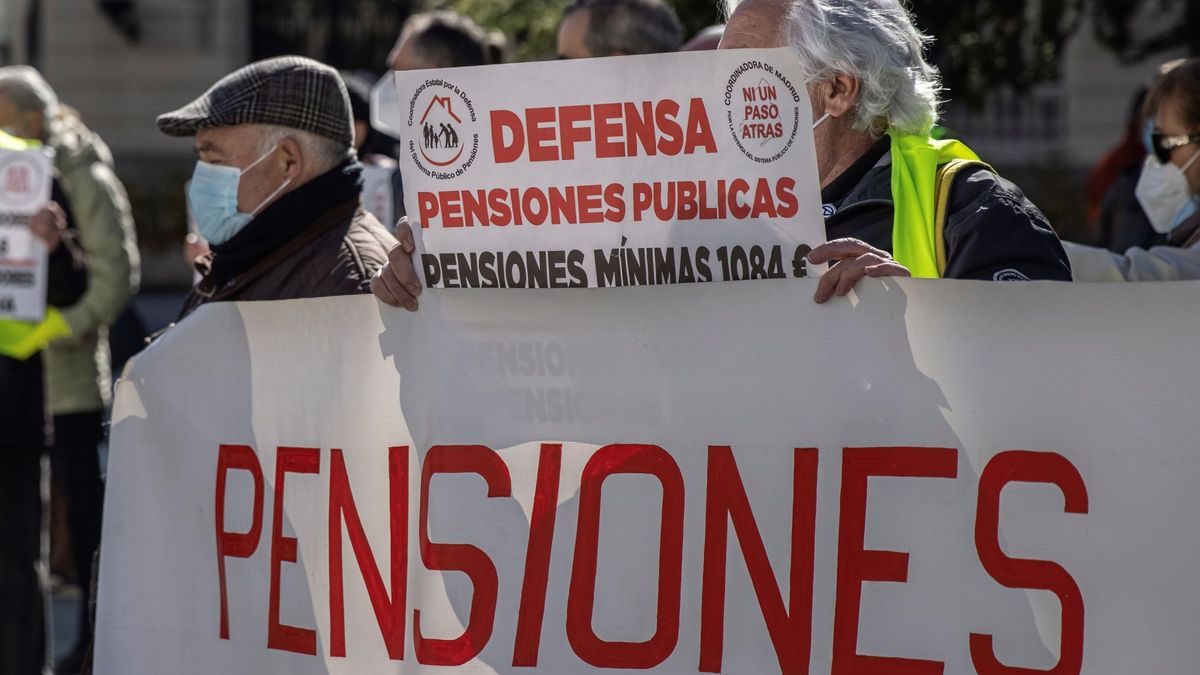 Unos 15.000 manifestantes piden la dimisión de Escrivá por la reforma de las pensiones