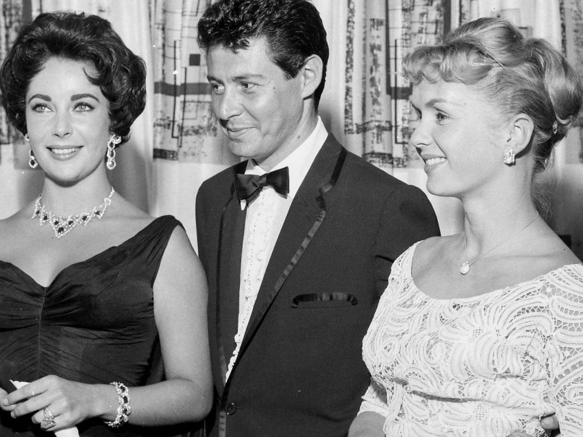 Foto: Elizabeth Taylor, Eddie Fisher y Debbie Reynolds, a finales de los 50. (EFE)