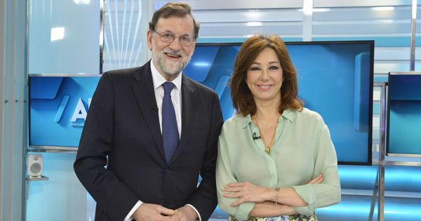 Foto: El presidente del Gobierno Mariano Rajoy, junto a Ana Rosa Quintana. (Mediaset)