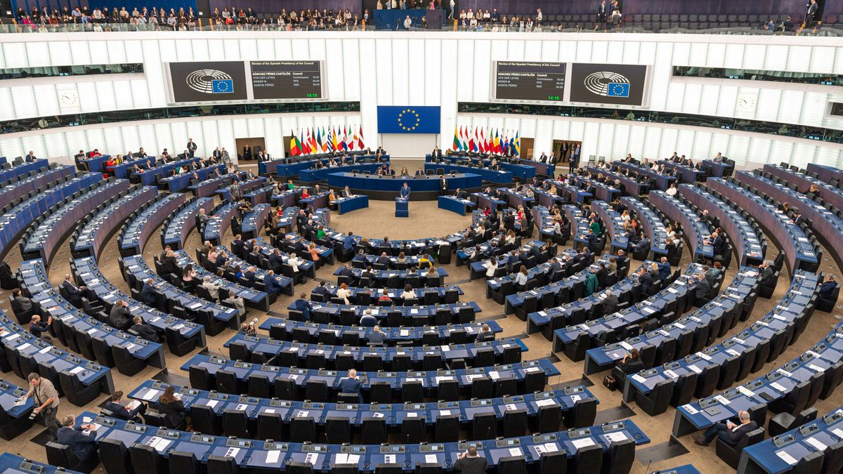El Parlamento Europeo aprueba una regulación histórica: luz verde a la ley de IA