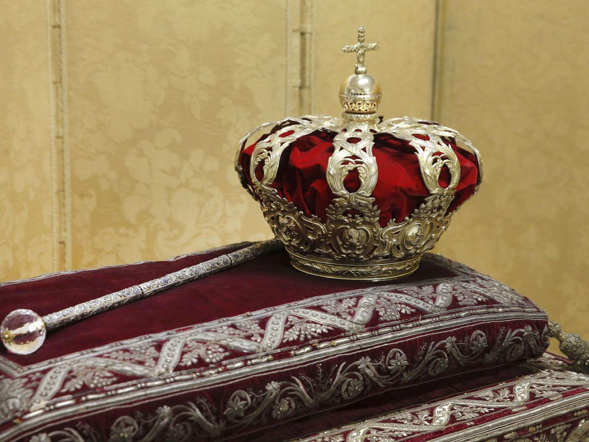 Foto: La corona real, durante la coronación de 2014. (EFE)
