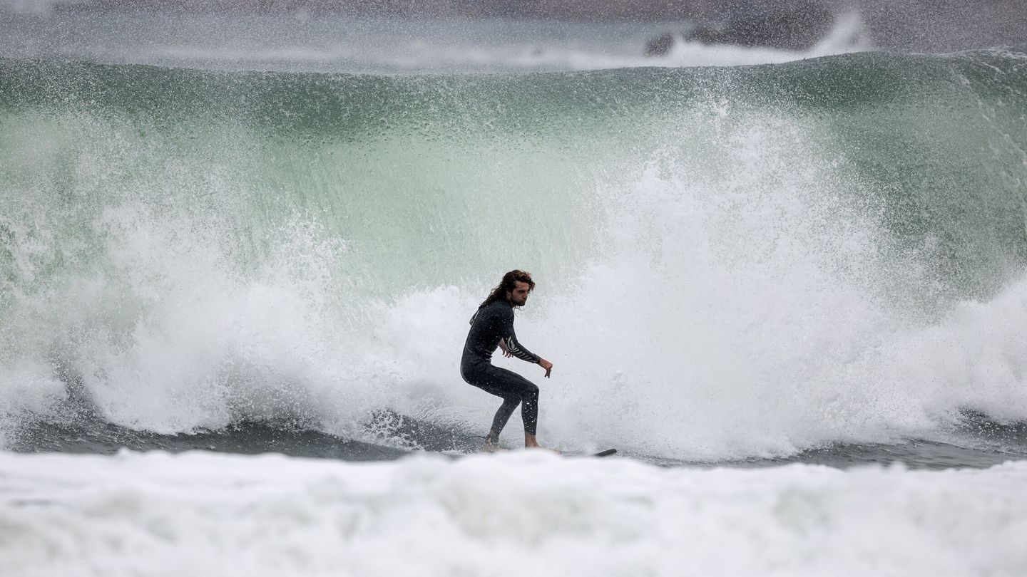 El surf dará problemas en los próximos meses, cuando se apruebe la Ley Del Deporte. (EFE/Javier Lizón)