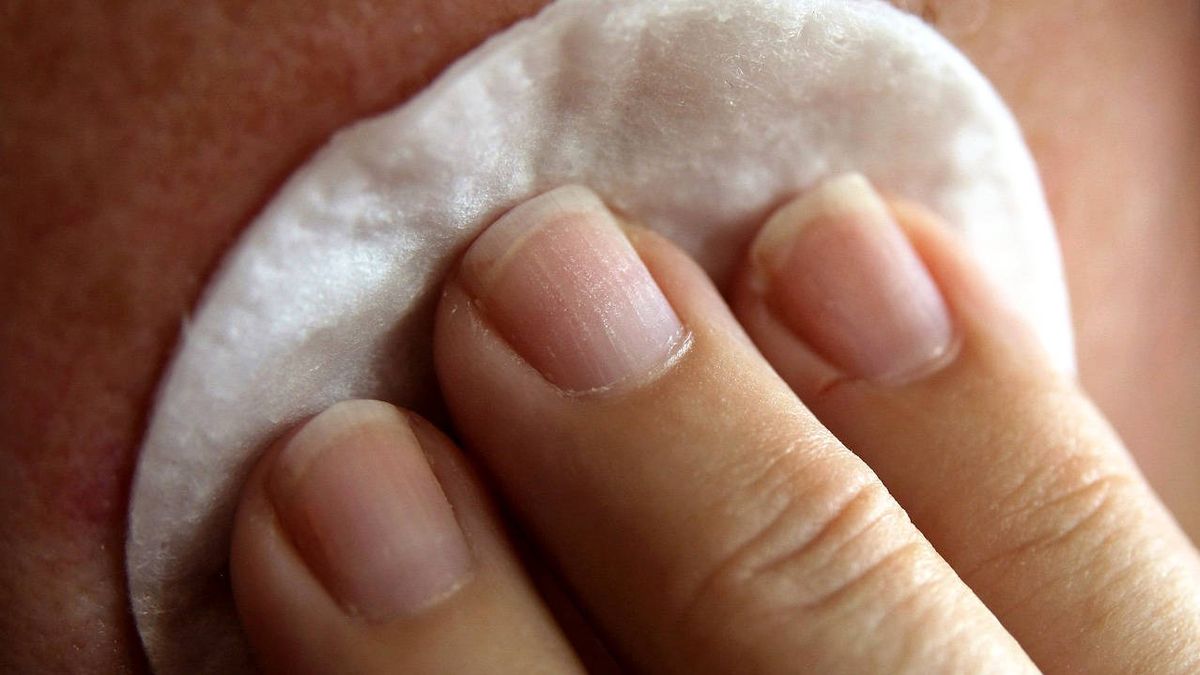 Una mujer, en coma tras utilizar una crema para la piel contaminada