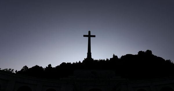 Foto: El proyecto de Podemos para el Valle de los Caídos: un memorial público sin la cruz. (Reuters)