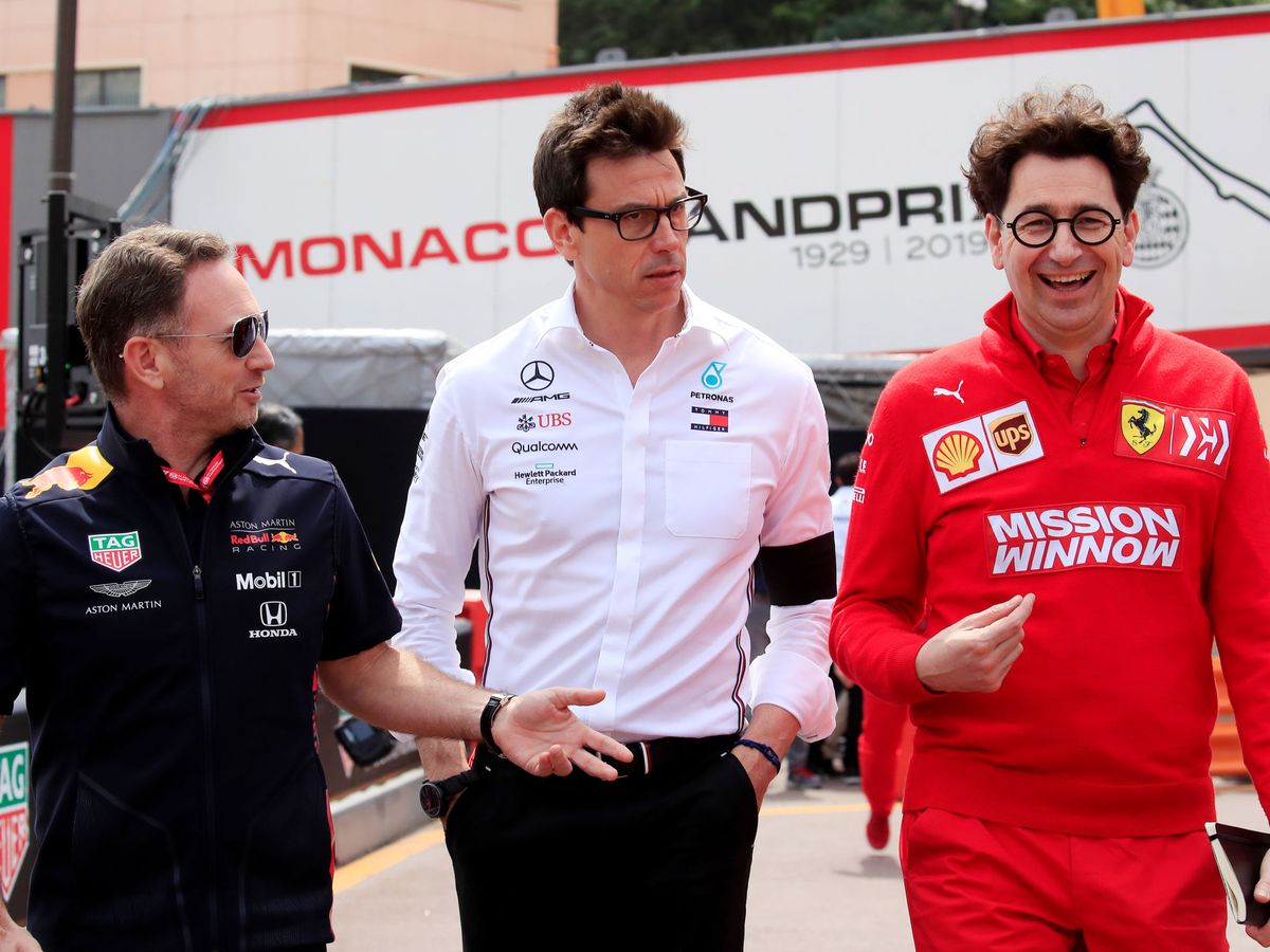 Foto: Christian Horner (Red Bull), Toto Wolff (Mercedes) y Mattia Binotto (Ferrari) son los afectado de toda la controversia presupuestaria. (Reuters/Gonzalo Fuentes)